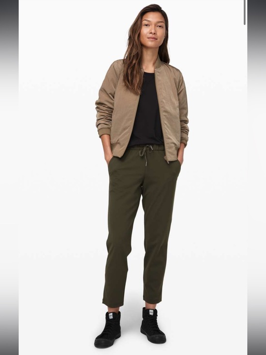 lululemon athletica Pants - Lululemon On the Fly 7/8 Pant
Dark Olive, Women’s size 6